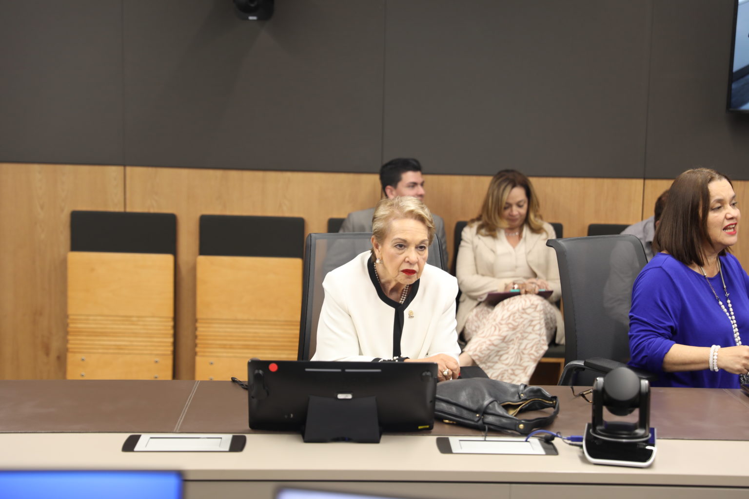 Imagen principal del artículo: Navas se aferra, Mossi tira a Erwen bajo el bus y Amador se suma al PUSC