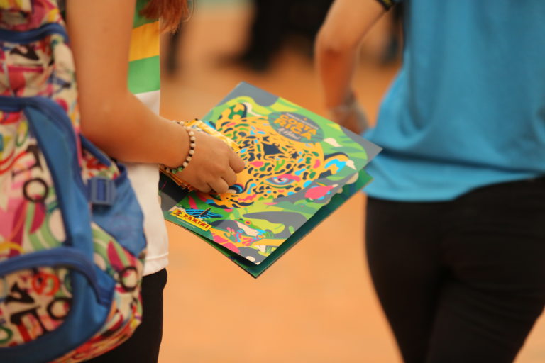 Panini donó álbumes de Parques Nacionales a centros educativos del país