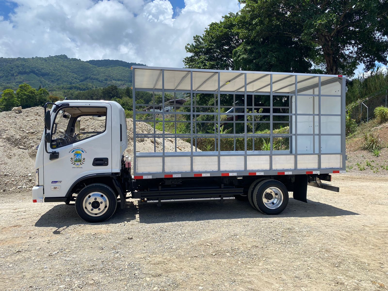 Imagen principal del artículo: Municipalidad de Dota utilizará nuevo camión eléctrico para recolectar reciclaje