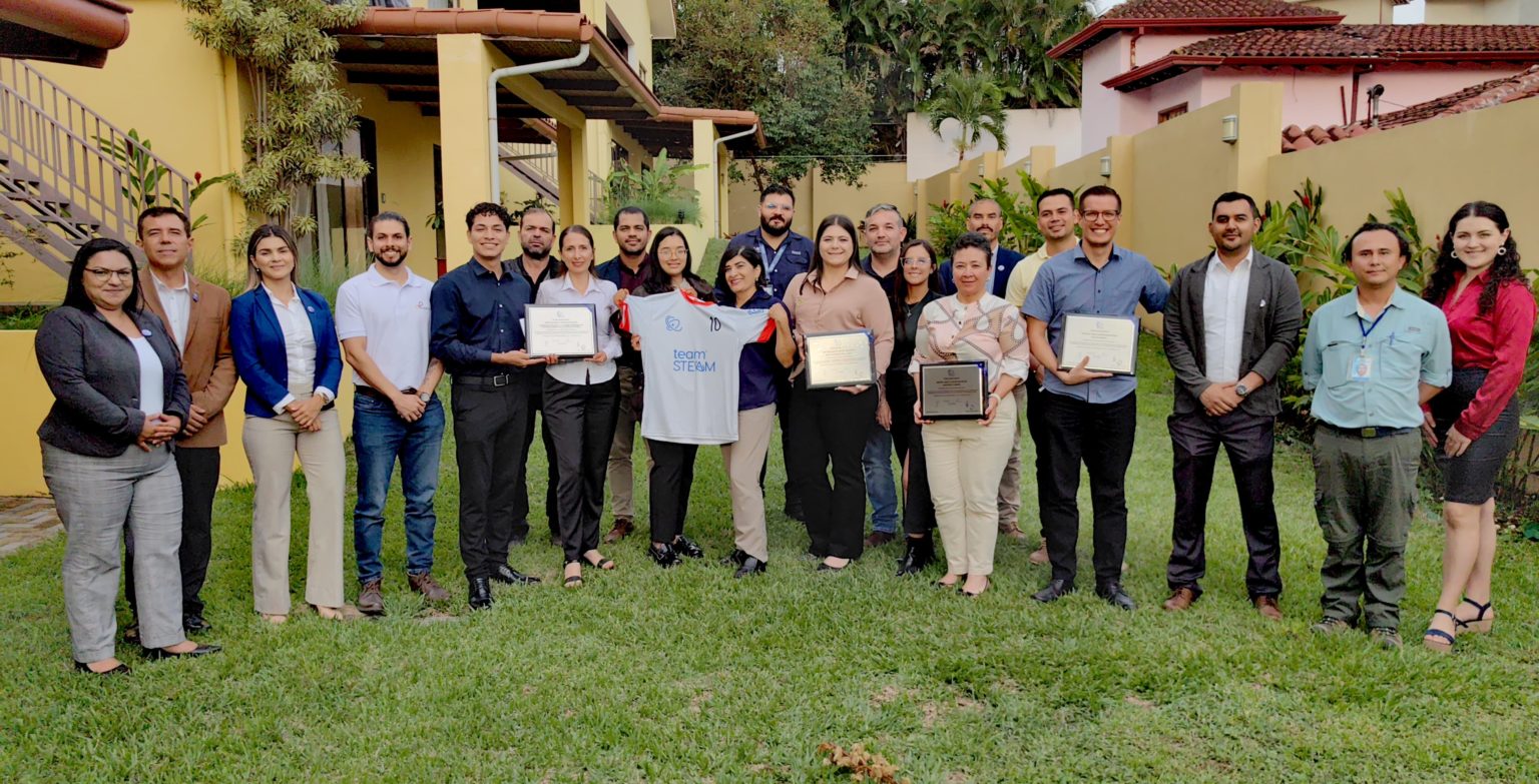 Imagen principal del artículo: Colegios nacionales recibieron certificación STEAM por incorporar tecnología y prácticas para el futuro