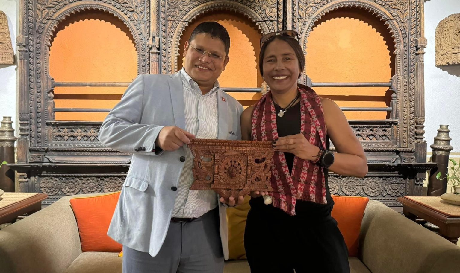 Imagen principal del artículo: Montañista tica Ligia Madrigal recibe reconocimiento del Gobierno de Nepal