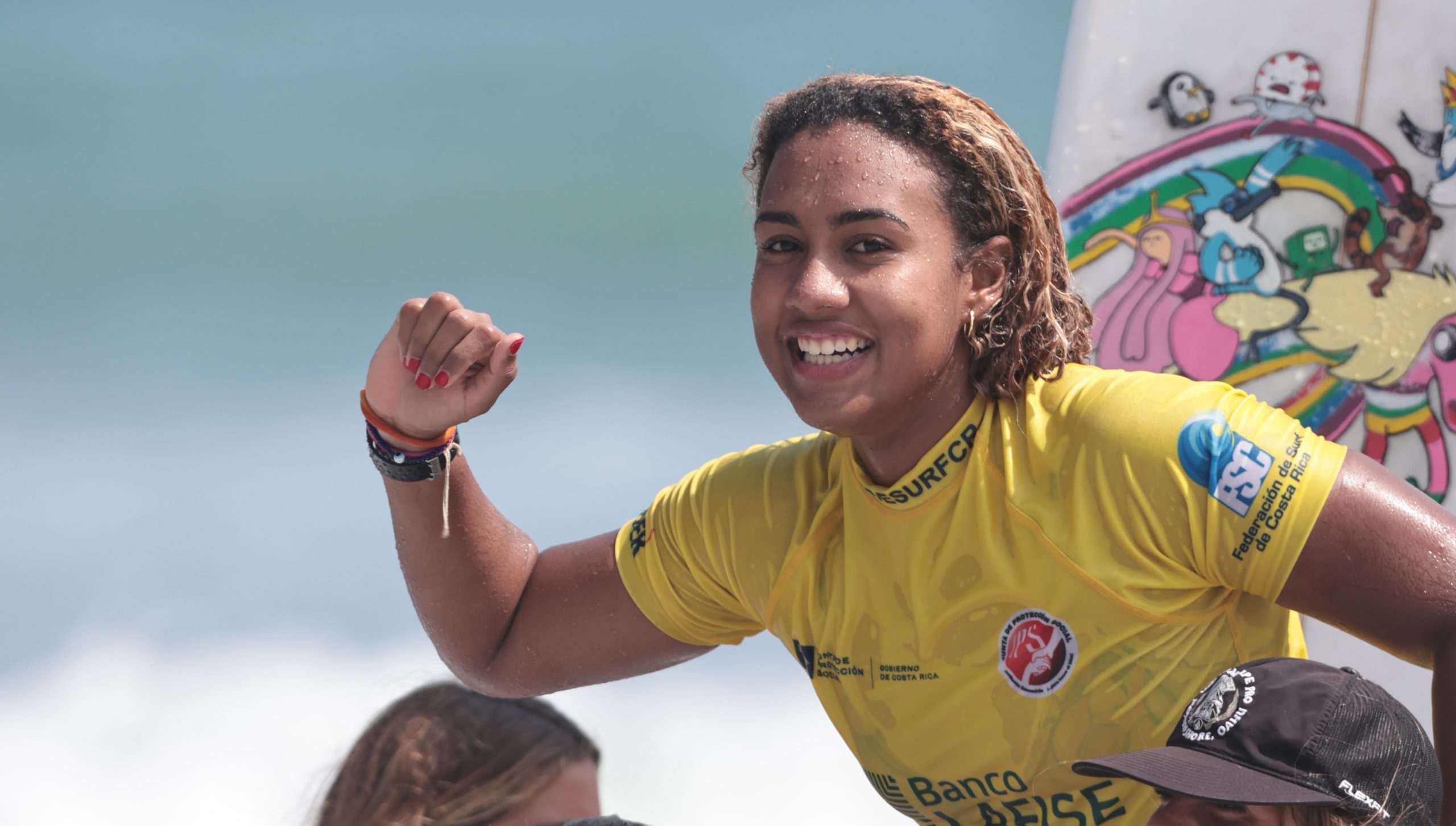 Imagen principal del artículo: Joven surfista limonense Erika Berra apunta al título nacional a sus 16 años