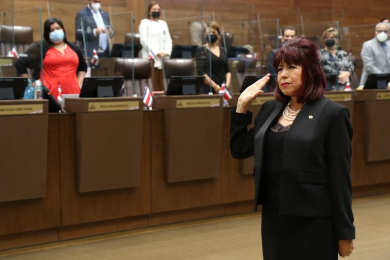 Magistrada cuestiona transmisión de sesiones de Corte Plena "porque YouTube es de acceso mundial"