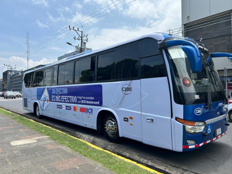 Lumaca implementa pago electrónico en ruta de buses Cartago-San José y sus 23 ramales