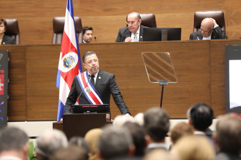 18 congresistas proponen inhabilitar a presidentes por violencia política
