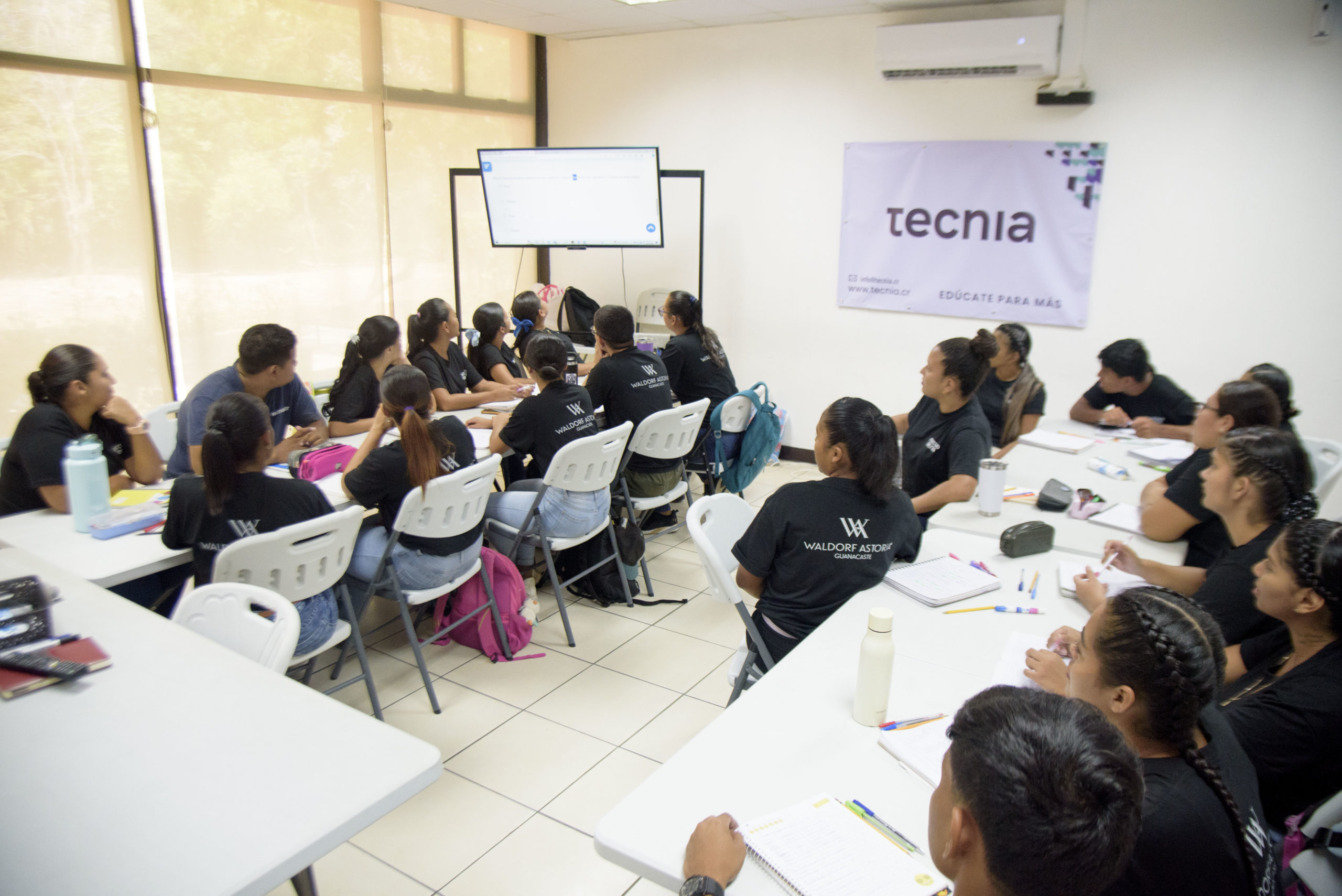 Imagen principal del artículo: Abren 60 becas para formación en servicios de hotelería y turismo en Guanacaste