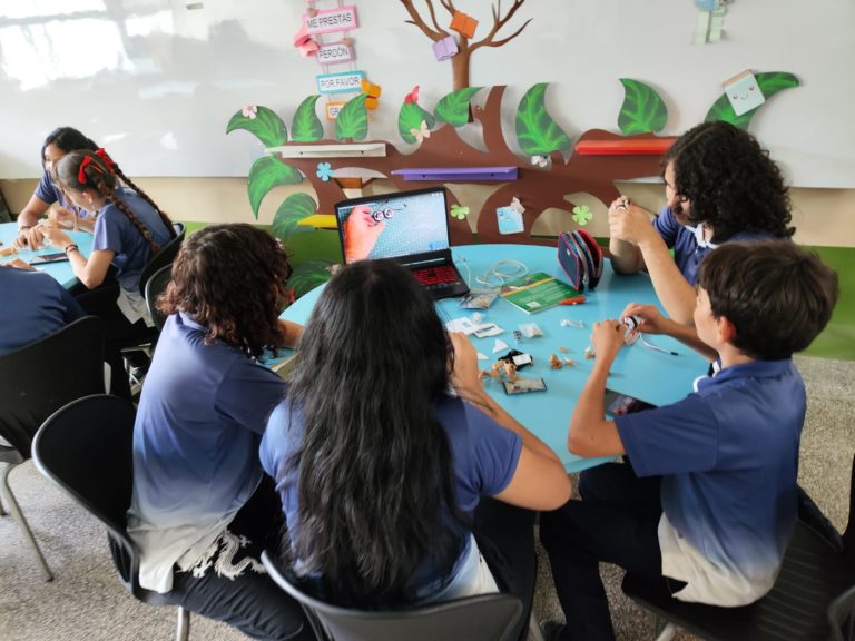 Universidad CENFOTEC forja el futuro de la tecnología desde los hogares de los estudiantes