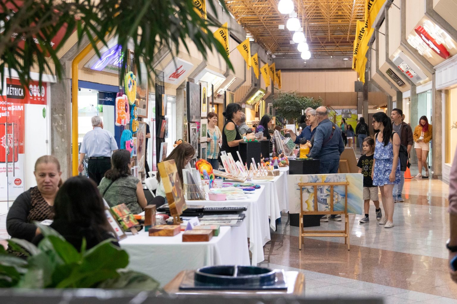 Imagen principal del artículo: Feria VIVA el ARTE: del 31 de mayo al 2 de junio en Plaza del Sol