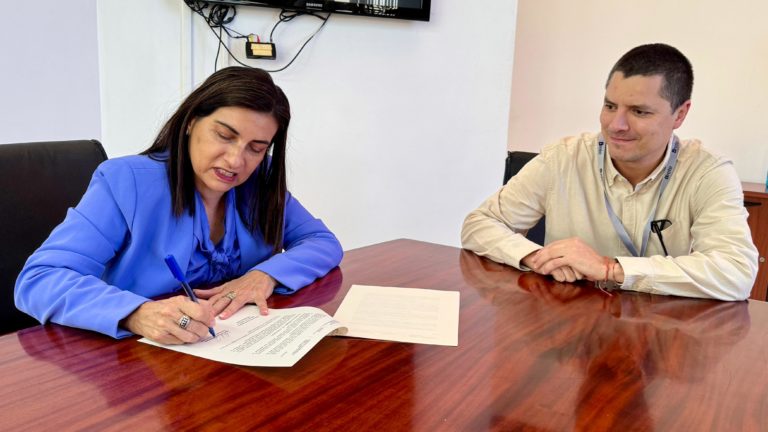CCSS y Ministerio de Trabajo firman convenio para fortalecer el Régimen No Contributivo