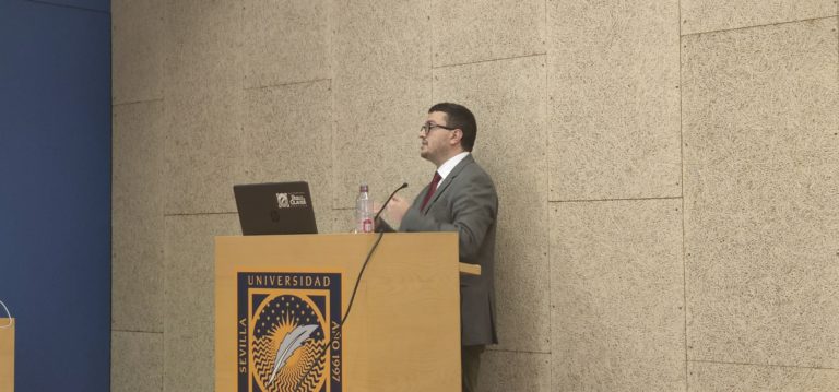 Becario costarricense del programa Paulo Freire + defiende tesis doctoral con honores en universidad española