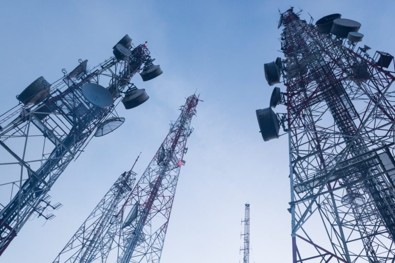 Defensoría llama a modernizar regulación en el uso de las frecuencias de radio y televisión