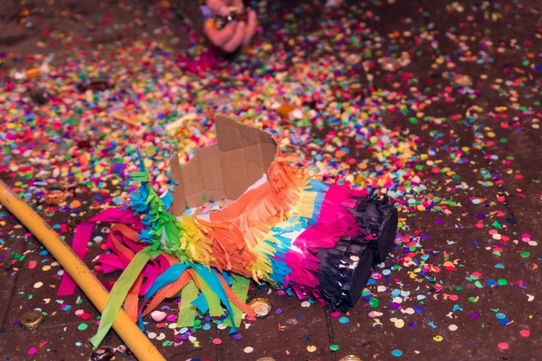 19 mil millones de colones ¿quiere ser parte de la piñata de la deuda política?