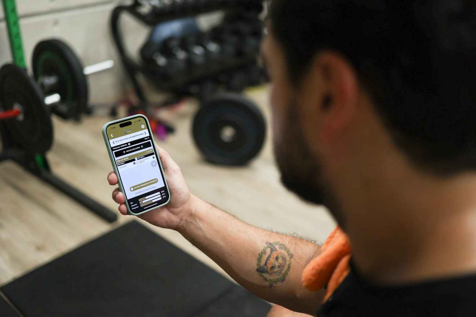 Imagen principal del artículo: RichFitTips donará 500 programas de ejercicio a policías de la Fuerza Pública