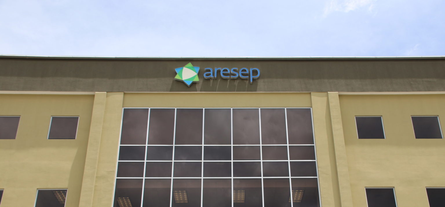 Imagen principal del artículo: Aresep aprueba rebaja en tarifas eléctricas al ICE