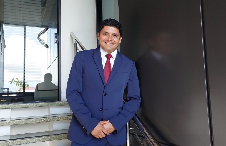 Cristian Montiel Torres asume como nuevo director general de Aduanas