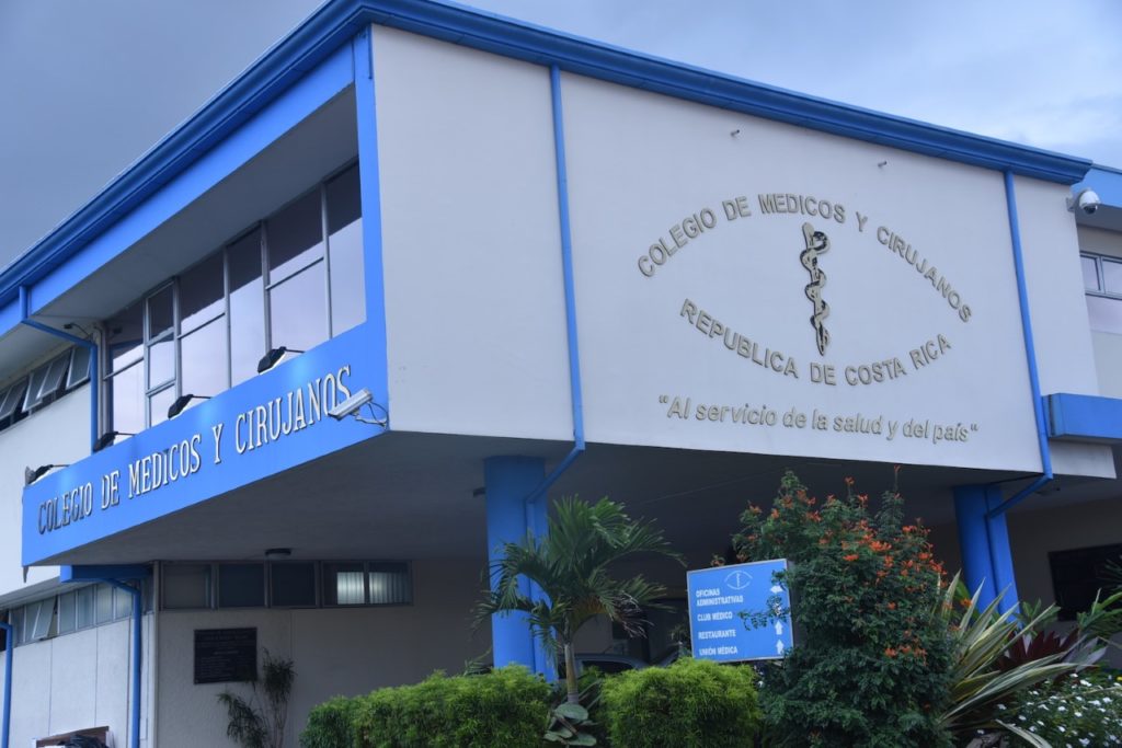 Colegio de Médicos limitará emisión de certificados a cuatro por hora mediante plataforma digital
