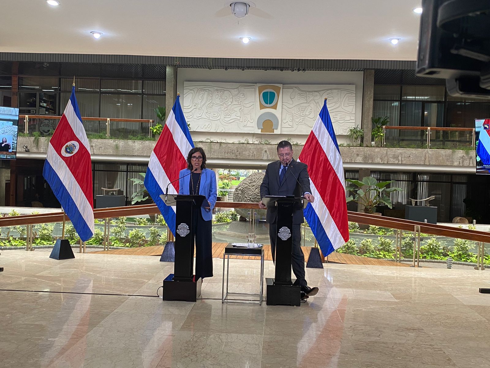 Imagen principal del artículo: Ejecutivo espera sacar a concurso público las frecuencias de radio y televisión en 15 meses