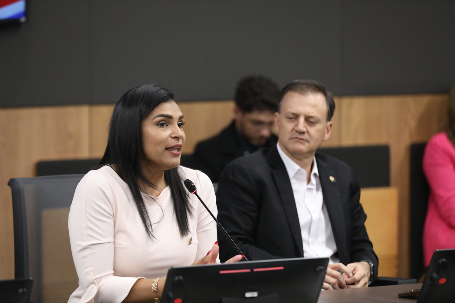 Imagen principal del artículo: Diputada del PLP propone que primas de seguros privados para trabajadores sean gastos deducibles de renta