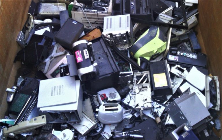 Ministerio de Salud impulsa campaña nacional "RAEE-tón" para promover reciclaje de electrónicos