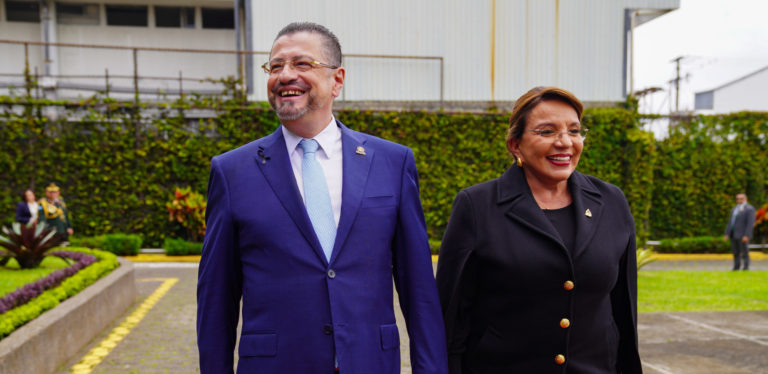 Presidenta de Honduras convocará a reunión a sus homólogos para "reactivar el SICA"