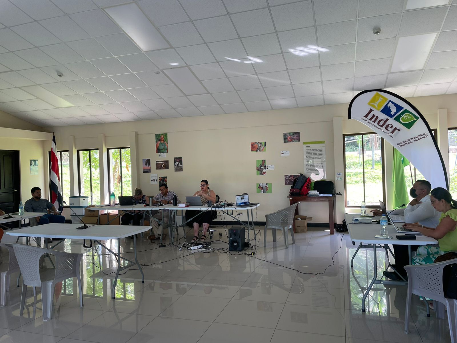 Imagen principal del artículo: Tribunal se traslada a territorio indígena Bribrí para realizar juicio por sustraer dinero de centro educativo