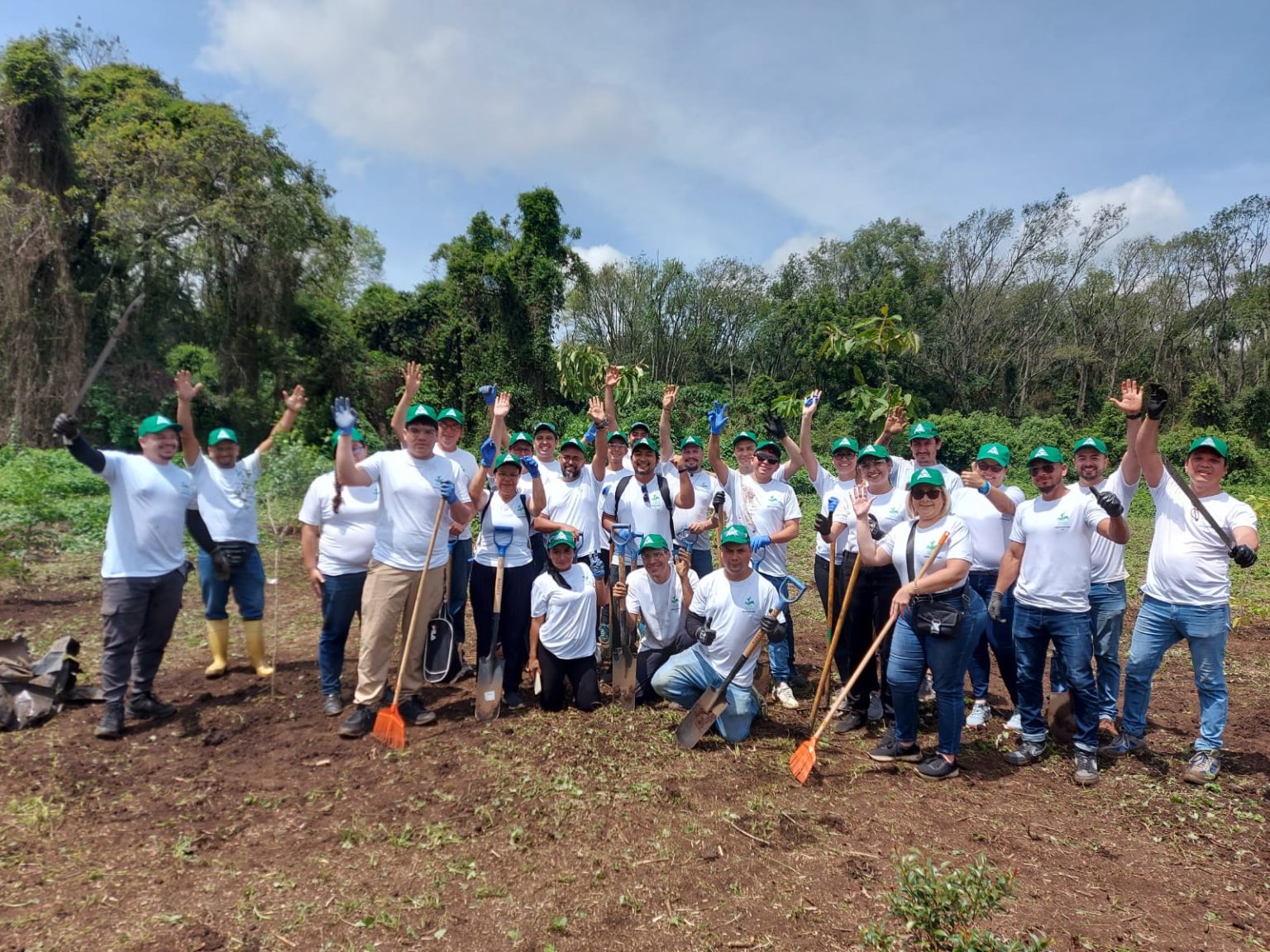 Imagen principal del artículo: Grupo AJE impulsa el voluntariado ambiental en Centroamérica