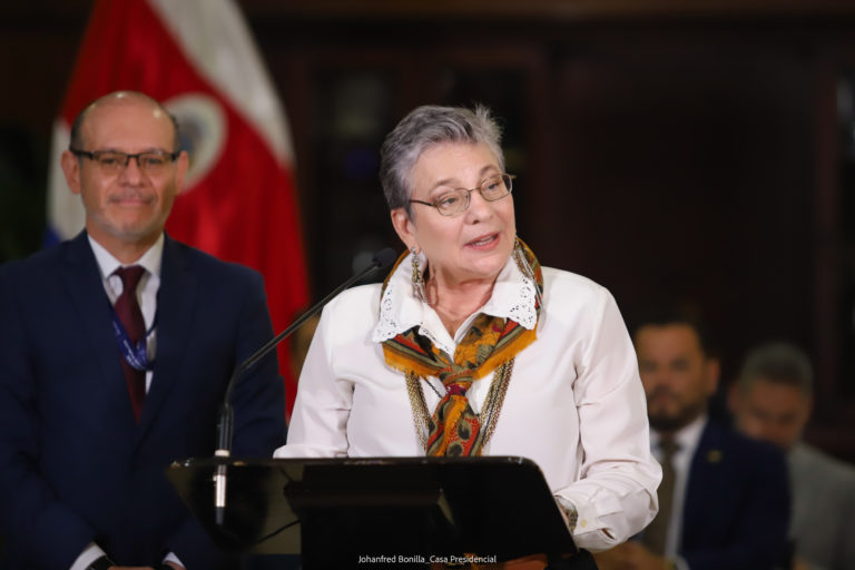 Asamblea aprueba voto de censura contra Anna Katharina Müller Castro