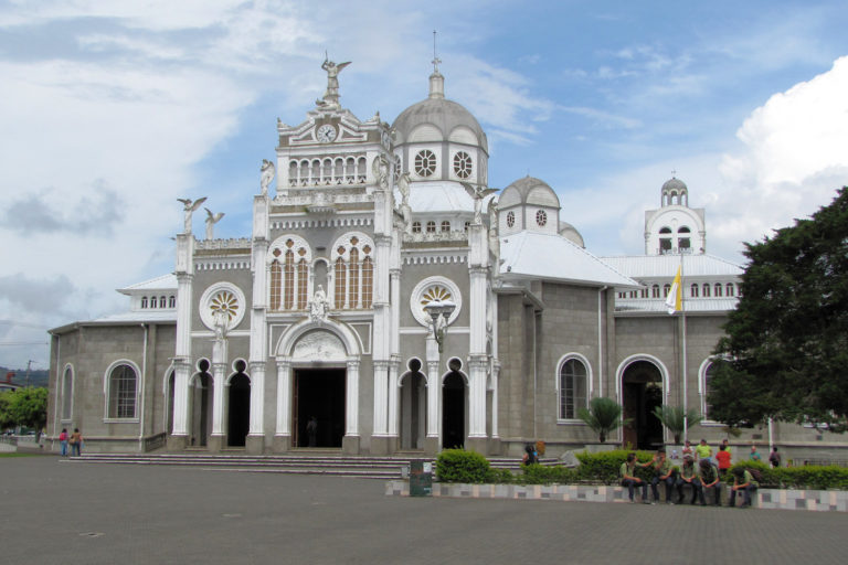 Detienen a sospechoso de dañar la basílica de Los Ángeles