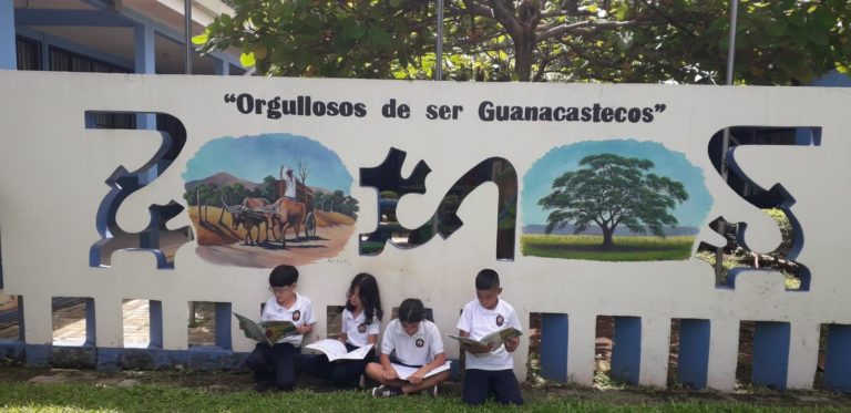 Gira educativa de La Carretica Cuentera llega a Guanacaste