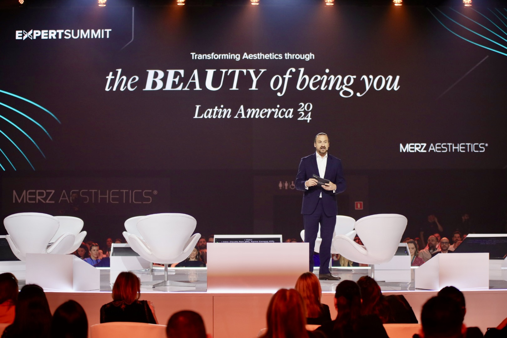 Imagen principal del artículo: Merz Aesthetics lanza la técnica V-lift para tratar el envejecimiento facial sin cirugía