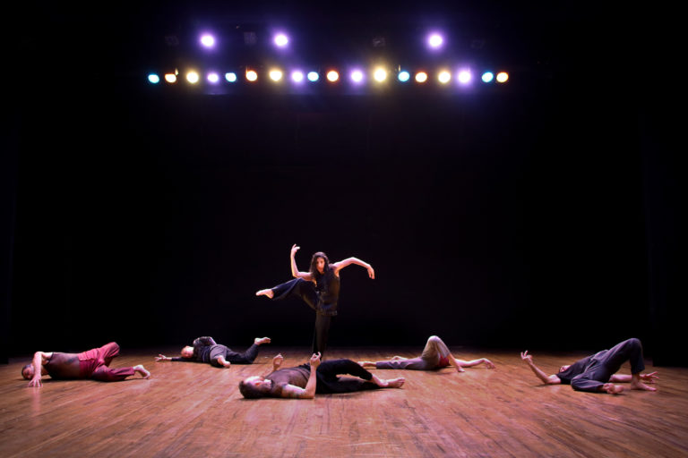La Compañía Nacional de Danza celebra su 45 aniversario con “Ensayo sobre la urgencia”