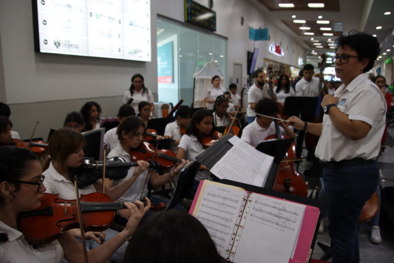 Aeropuerto de Guanacaste recibirá a turistas con arte y cultura