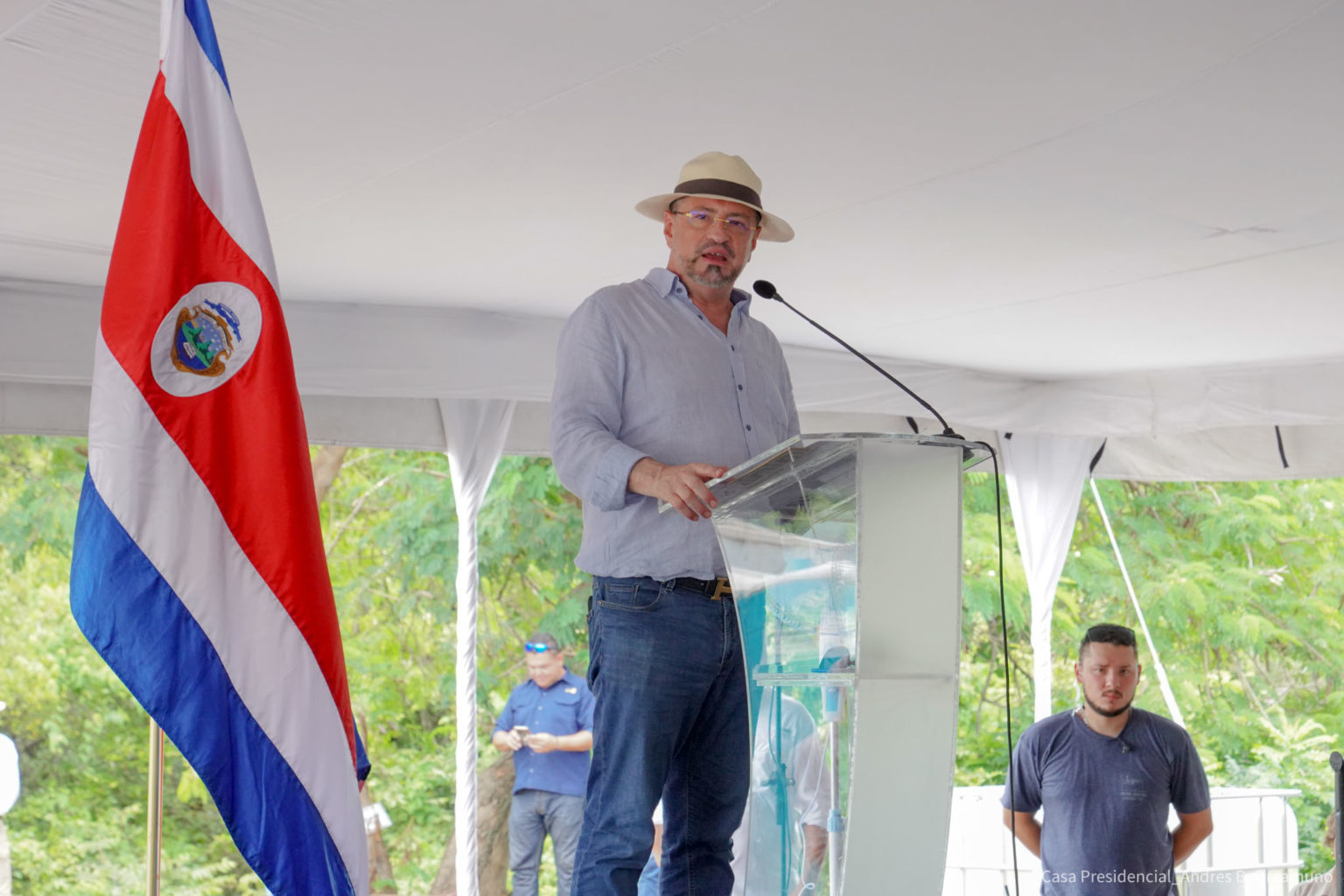 Imagen principal del artículo: Chaves rechaza dar facturas de evento en finca ligada a empresario: "Yo no tengo tiempo para atender estupideces"