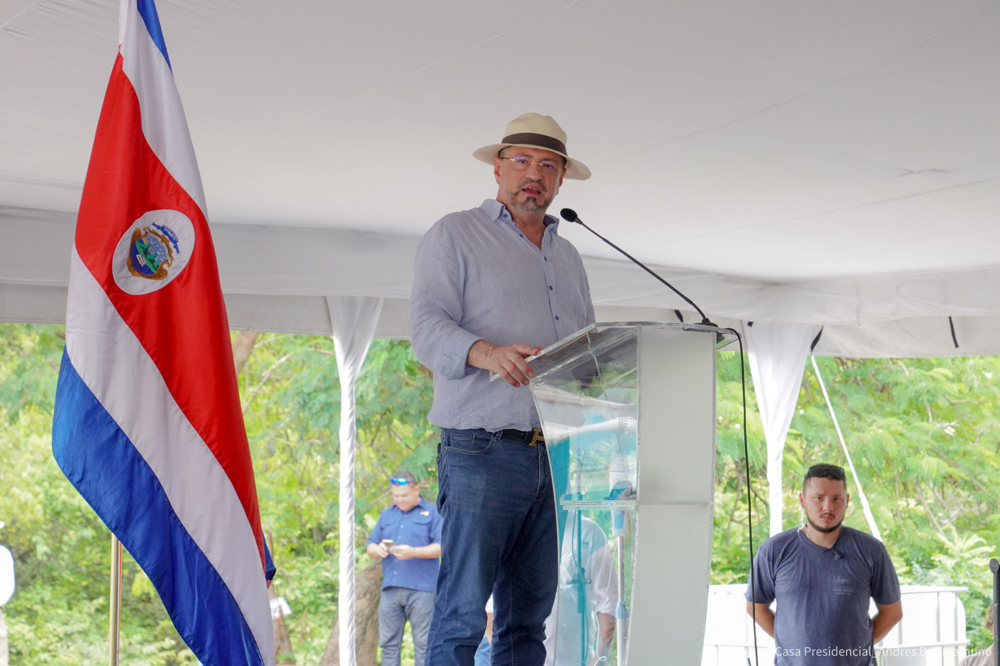 Imagen principal del artículo: Chaves rechaza dar facturas de evento en finca ligada a empresario: "Yo no tengo tiempo para atender estupideces"