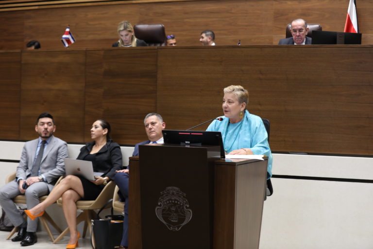 Contra todo pronóstico: prosperó la moción de censura contra Anna Katharina Müller