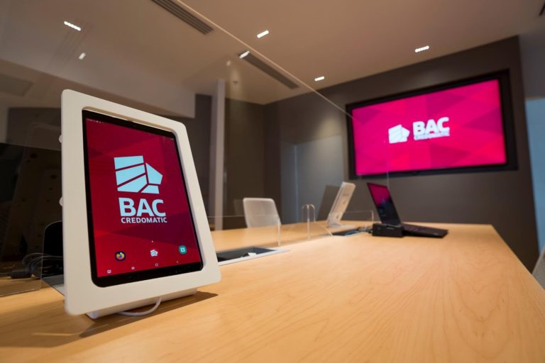 BAC impulsa pagos electrónicos con la integración de Apple Pay