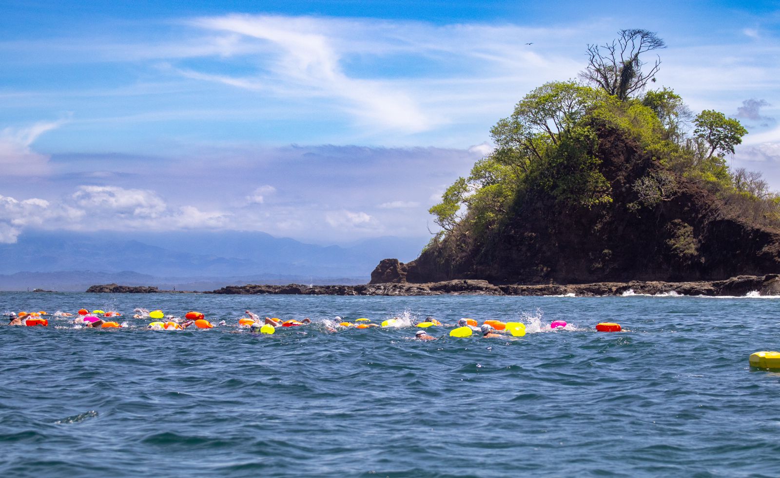 Imagen principal del artículo: Conozca cuáles son los beneficios de nadar en aguas abiertas y cómo puede aprovecharlos