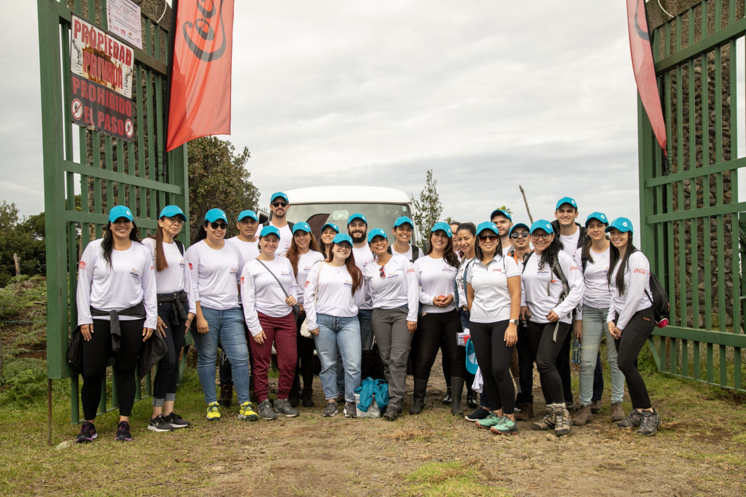 Imagen principal del artículo: Más de 600 nuevos árboles protegerán ríos gracias a voluntarios del Sistema Coca-Cola