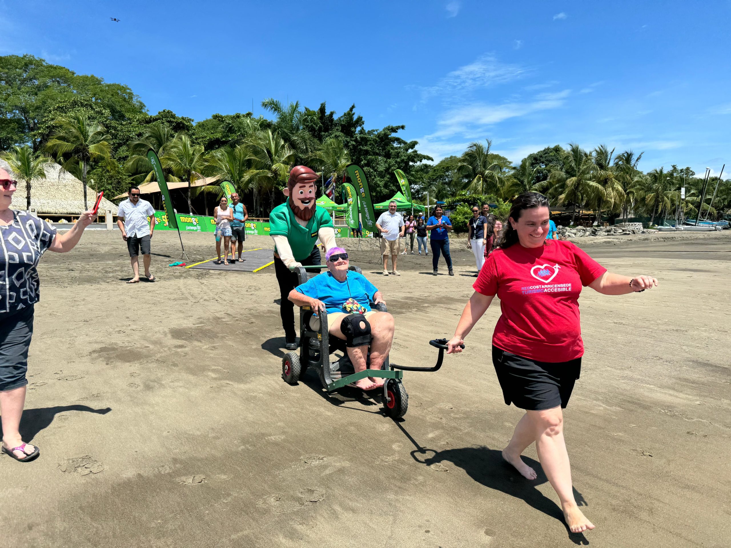 Imagen principal del artículo: Playa Potrero de Guanacaste se convierte en playa accesible