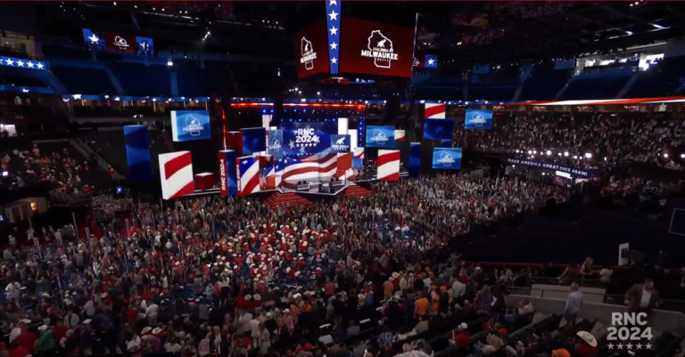 Inicia la Convención Republicana con un Trump que dice estar vivo "de milagro"