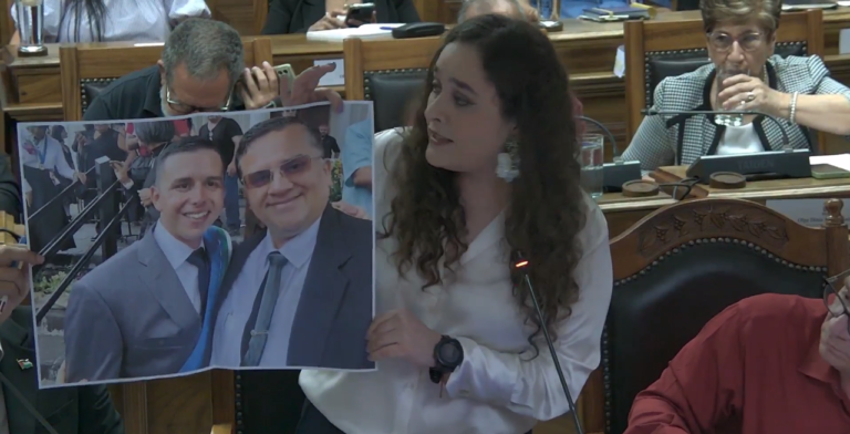 Regidora acusa a alcalde de San José por no transparentar amistad con representante de fundación que recibe recursos municipales