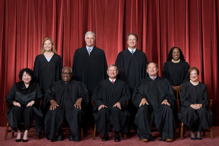 Corte Suprema de EE.UU. le extiende la mano a Trump y complica su juicio por intentar revertir las elecciones de 2020