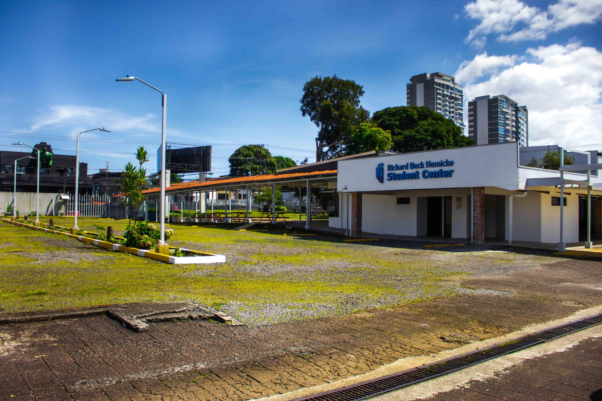 Imagen principal del artículo: Universidad CENFOTEC amplía su oferta con nuevos técnicos para adaptarse a la digitalización empresarial