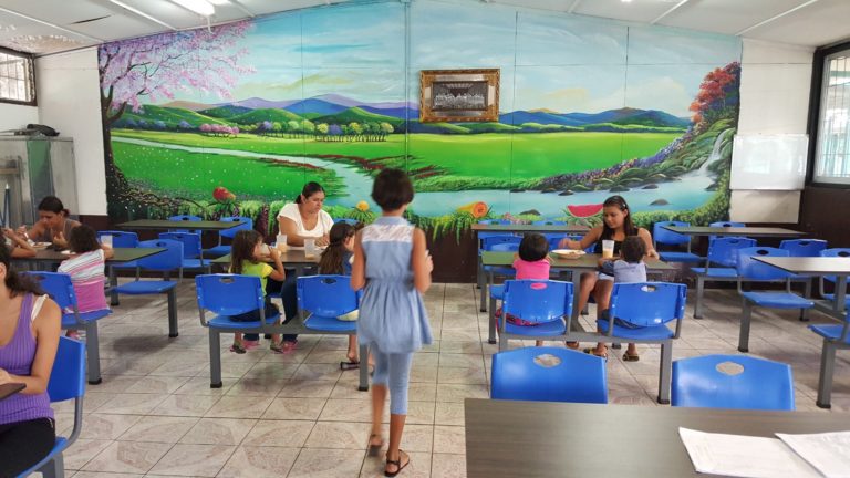 207 centros educativos abren sus comedores en período de vacaciones de medio año