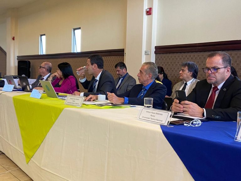 FEES 2025: universidades reiteran inviabilidad de aceptar 1% de crecimiento