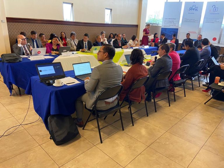 Federaciones estudiantiles de universidades y estudiantes del Colegio Humanístico rechazan recortes a la educación