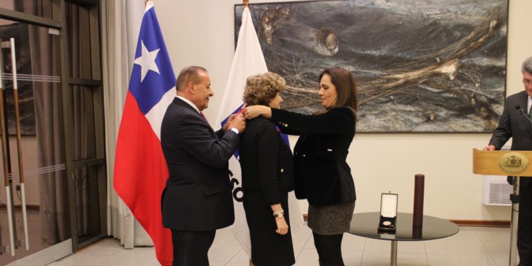 Josette Altmann-Borbón recibió en Chile la condecoración Orden de Bernardo O’Higgins