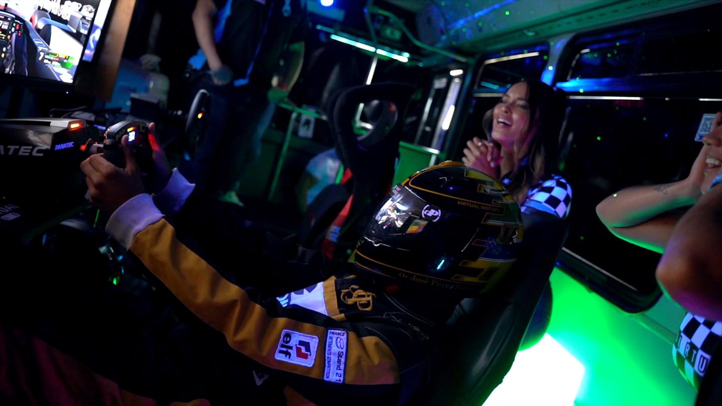 Imagen principal del artículo: VM Lounge es el primer autódromo virtual de costa rica