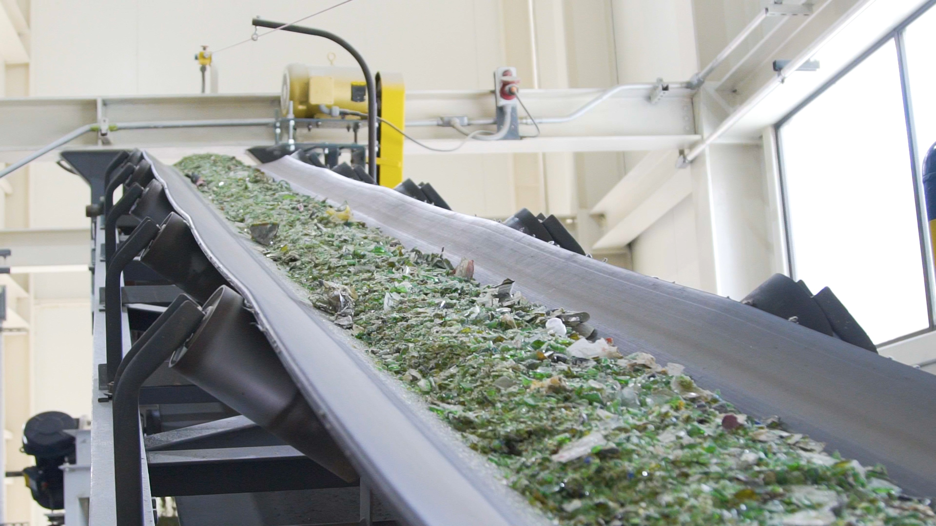 Imagen principal del artículo: Costa Rica establece nuevo récord en recuperación y reciclaje de vidrio