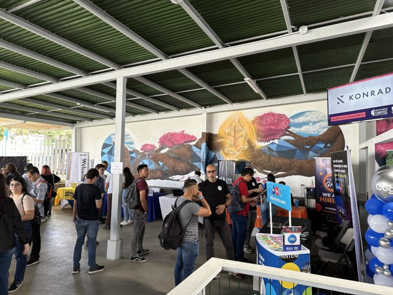 Universidad Cenfotec realizará feria de empleo con 300 plazas vacantes